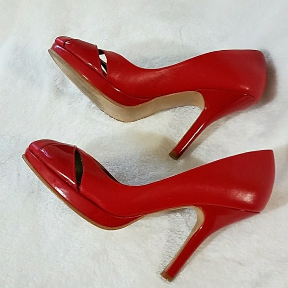 Red sexi heels. - Picture 4 of 7
